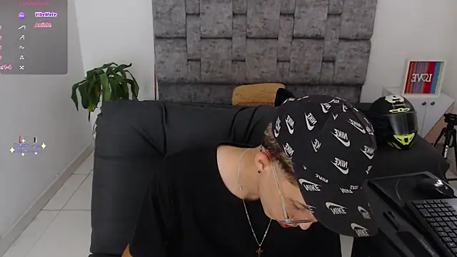 Snapshot of skinny_bigcock02 chatting on 1, 12, 2025 skinny bigcock02 online show from 1, 12, 2025