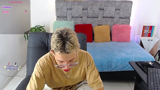 Snapshot of skinny_bigcock02 chatting on 3, 12, 2025 skinny bigcock02 online show from 3, 12, 2025