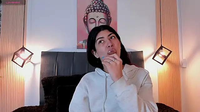 Snapshot of Cassie_bloom chatting on 9, 11, 2025 Cassie bloom online show from 9, 11, 2025