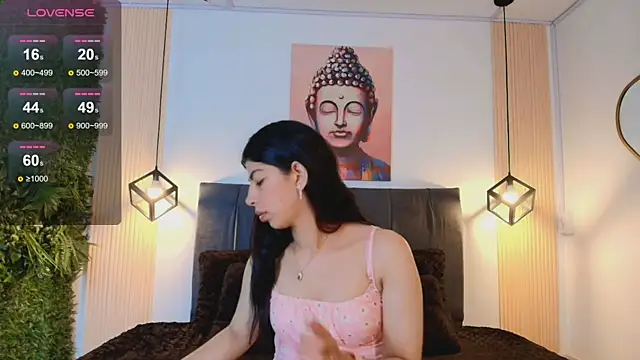 Snapshot of Cassie_bloom chatting on 5, 12, 2025 Cassie bloom online show from 5, 12, 2025