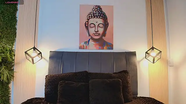 Snapshot of Cassie_bloom chatting on 14, 12, 2025 Cassie bloom online show from 14, 12, 2025