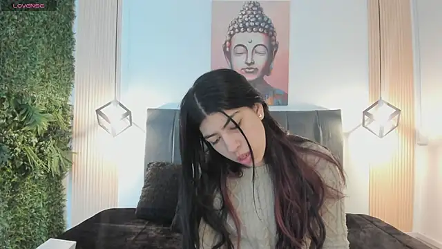 Snapshot of Cassie_bloom chatting on 15, 12, 2025 Cassie bloom online show from 15, 12, 2025