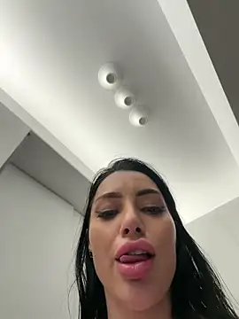 Mia Splash online show from 2, 4, 2026