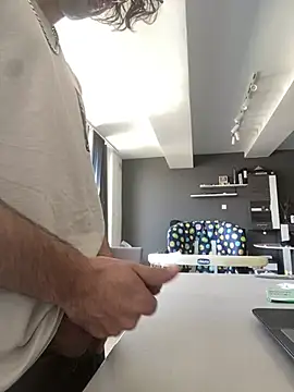 mikekmi21 online show from 5, 3, 2025