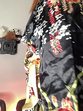 Leah yuah  online show from 4, 3, 2025