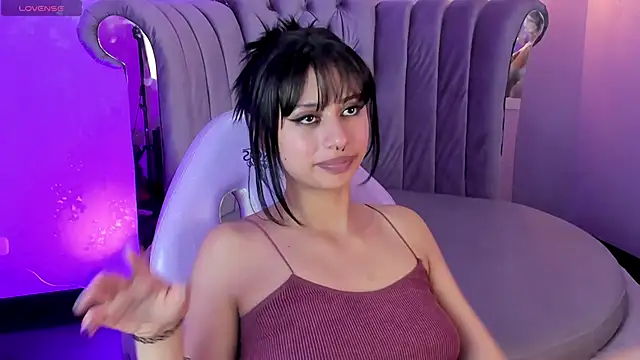 Snapshot of Seren_Bleck chatting on 5, 3, 2025 Seren Bleck online show from 5, 3, 2025