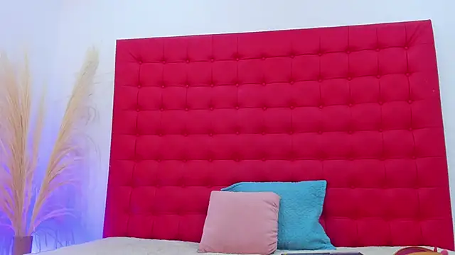 Maite Smith  online show from 25, 2, 2025