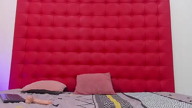 Maite Smith  online show from 4, 3, 2025