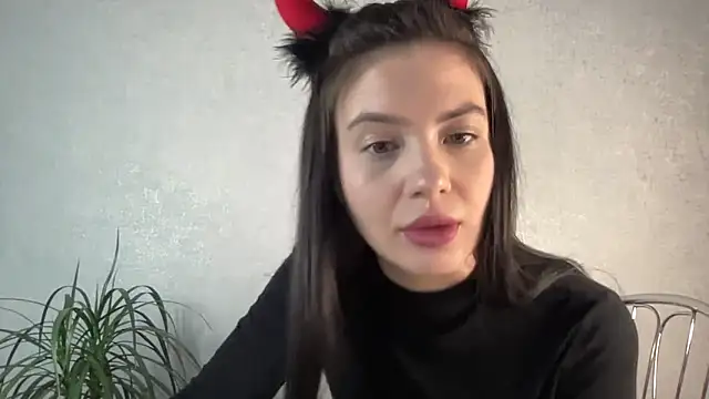 Just Scarlet  online show from 14, 3, 2025