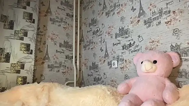 Just Scarlet  online show from 22, 3, 2025