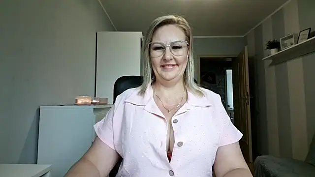 Snapshot of DianaLive chatting on 18, 5, 2026 DianaLive online show from 18, 5, 2026