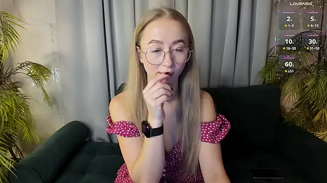 Snapshot of VictoriaLights chatting on 27, 11, 2025 VictoriaLights online show from 27, 11, 2025