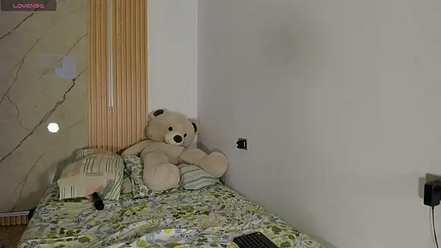 flor herrera01 online show from 1, 4, 2026