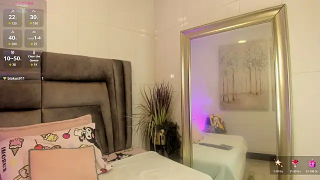 Layla Clarke online show from 21, 10, 2025