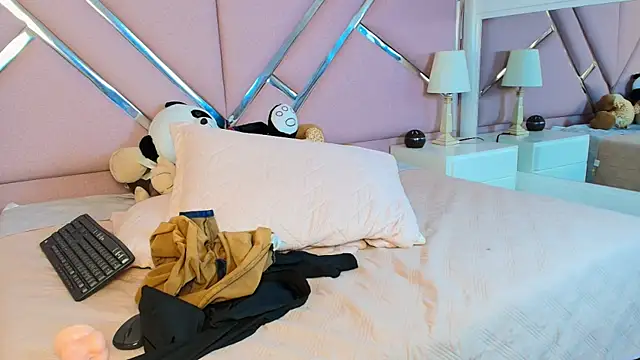 Snapshot of Emilybennett_ chatting on 26, 2, 2025 Emilybennett online show from 26, 2, 2025