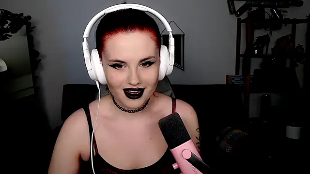 Snapshot of Della_Ideal chatting on 8, 11, 2025 Della Ideal online show from 8, 11, 2025