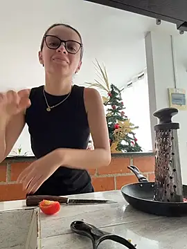 Snapshot of Soy_Sara7 chatting on 15, 12, 2025 Soy Sara7 online show from 15, 12, 2025