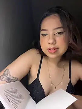 Snapshot of KiaraCut chatting on 5, 4, 2026 KiaraCut online show from 5, 4, 2026