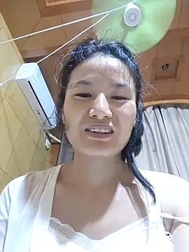 Snapshot of Dewbunn chatting on 28, 9, 2025 Dewbunn online show from 28, 9, 2025