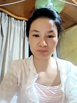 Snapshot of Dewbunn chatting on 12, 10, 2025 Dewbunn online show from 12, 10, 2025