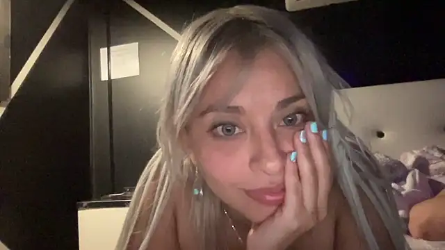 Snapshot of WhiteSnow09 chatting on 28, 2, 2025 WhiteSnow09 online show from 28, 2, 2025