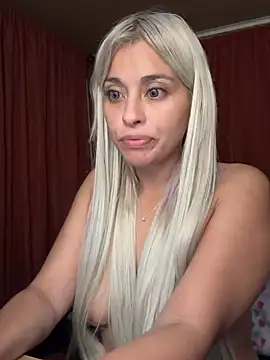 Snapshot of WhiteSnow09 chatting on 5, 3, 2025 WhiteSnow09 online show from 5, 3, 2025