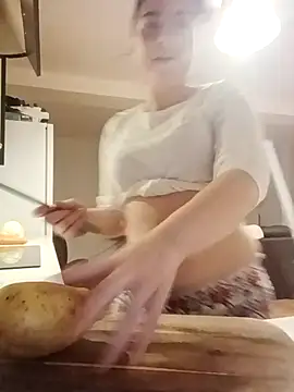 Snapshot of Mary-annTruestar chatting on 4, 12, 2025 Mary-annTruestar online show from 4, 12, 2025