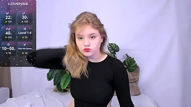 LaseyMoon online show from 5, 3, 2025