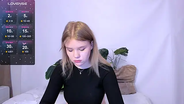 LaseyMoon online show from 5, 3, 2025