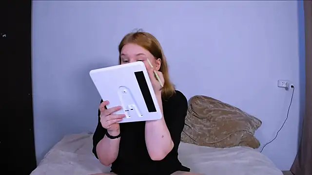 LaseyMoon online show from 9, 9, 2025