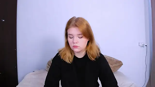 LaseyMoon online show from 10, 9, 2025