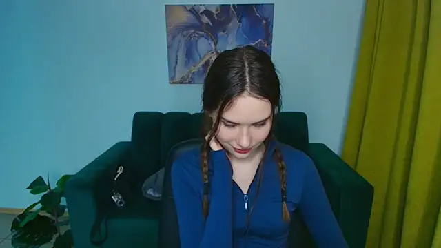 Snapshot of ElenaOconar chatting on 4, 3, 2025 ElenaOconar online show from 4, 3, 2025