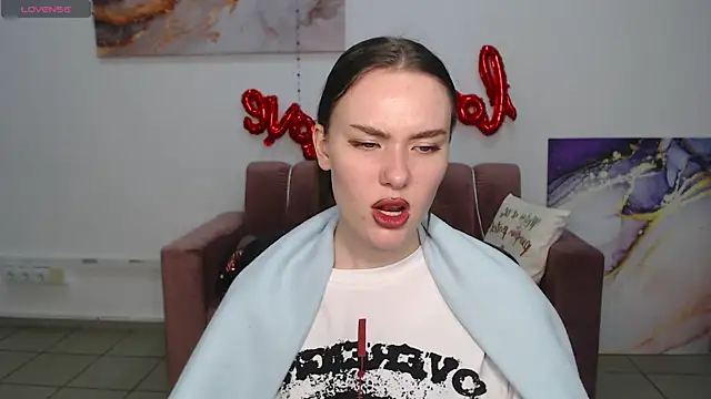 Snapshot of ElenaOconar chatting on 10, 3, 2025 ElenaOconar online show from 10, 3, 2025