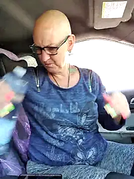 Snapshot of Emma_Milf25 chatting on 7, 3, 2025 Emma Milf25 online show from 7, 3, 2025