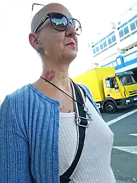 Snapshot of Emma_Milf25 chatting on 25, 9, 2025 Emma Milf25 online show from 25, 9, 2025