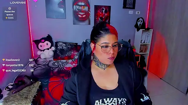 Snapshot of Veronika_metal chatting on 23, 10, 2025 Veronika metal online show from 23, 10, 2025