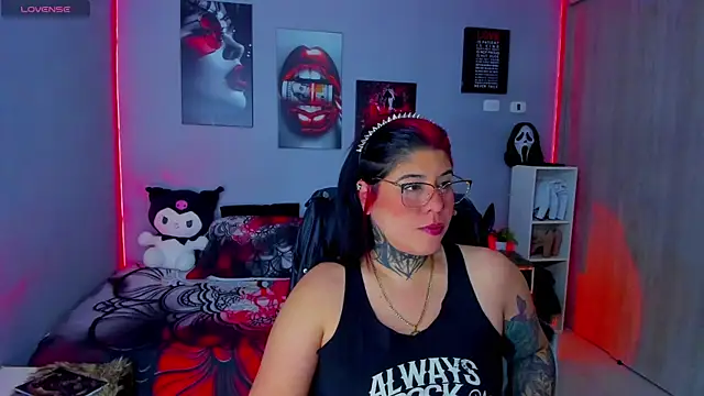 Snapshot of Veronika_metal chatting on 5, 11, 2025 Veronika metal online show from 5, 11, 2025