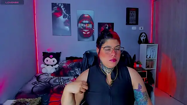 Snapshot of Veronika_metal chatting on 6, 11, 2025 Veronika metal online show from 6, 11, 2025