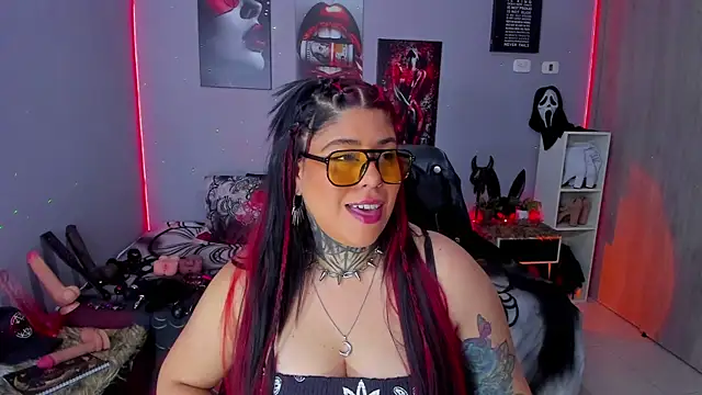 Snapshot of Veronika_metal chatting on 14, 12, 2025 Veronika metal online show from 14, 12, 2025
