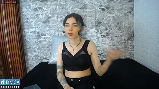 MaeveKuro online show from 13, 9, 2025