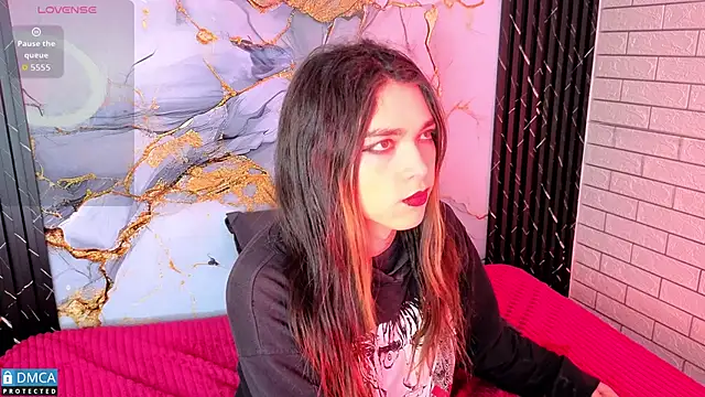 MaeveKuro online show from 2, 4, 2026