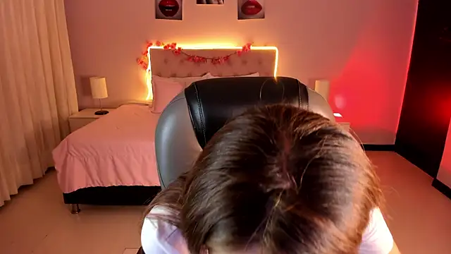 Emily Warren  online show from 10, 4, 2026