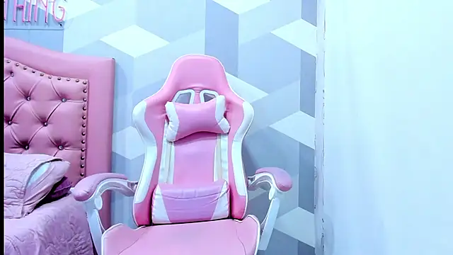 Gianna Watson online show from 4, 3, 2025