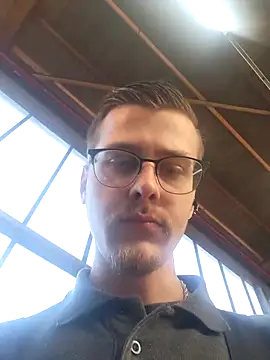 luckyluuk25 online show from 4, 3, 2026