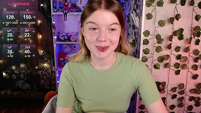 Snapshot of Strawberry_juli chatting on 3, 3, 2025 Strawberry juli online show from 3, 3, 2025