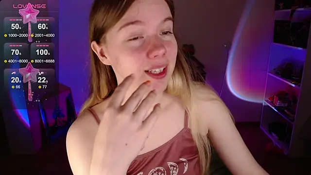 Snapshot of Strawberry_juli chatting on 22, 9, 2025 Strawberry juli online show from 22, 9, 2025