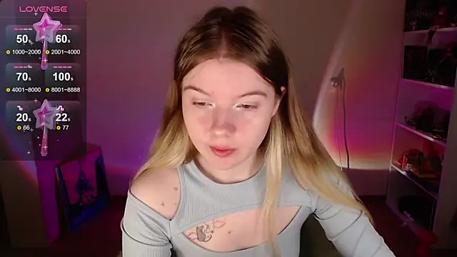 Snapshot of Strawberry_juli chatting on 29, 9, 2025 Strawberry juli online show from 29, 9, 2025