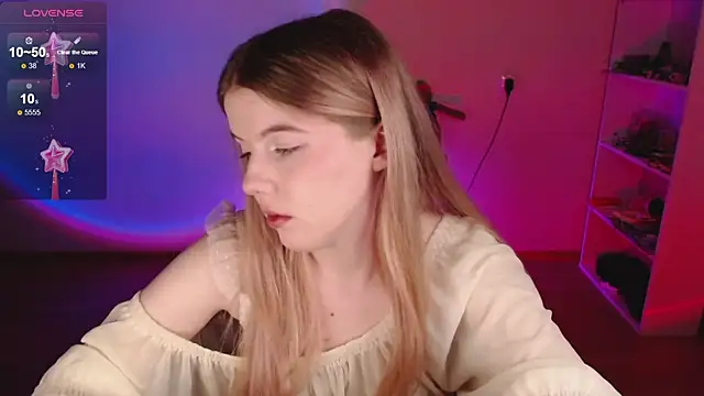 Strawberry juli online show from 7, 4, 2026