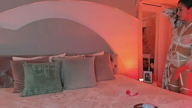 Elizabeth clark  online show from 24, 10, 2025