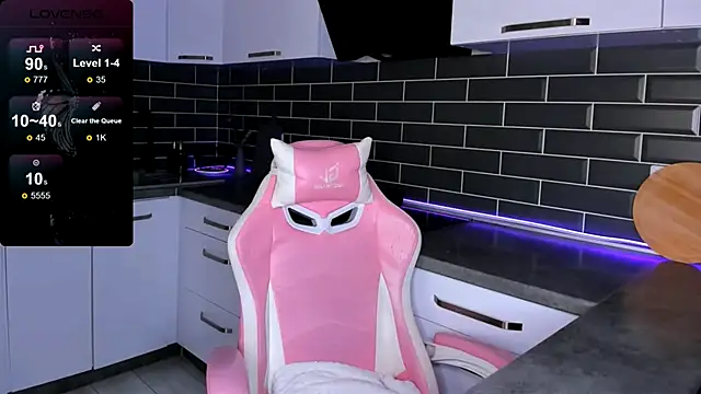 Snapshot of ShaiyaMinn3 chatting on 11, 10, 2025 ShaiyaMinn3 online show from 11, 10, 2025